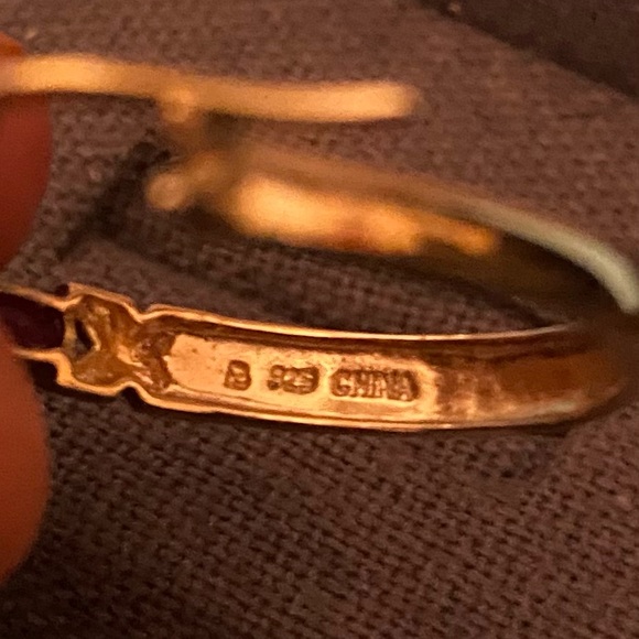 Vintage 925 gold plated ruby hoop with x & o's pierced earrings - Picture 5 of 5